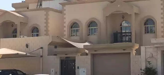 yerleşim Hazır Mülk 6+hizmetçi Yatak Odası U/F Müstakil Villa  satılık içinde Al Sadd , Doha #7609 - 1  image 
